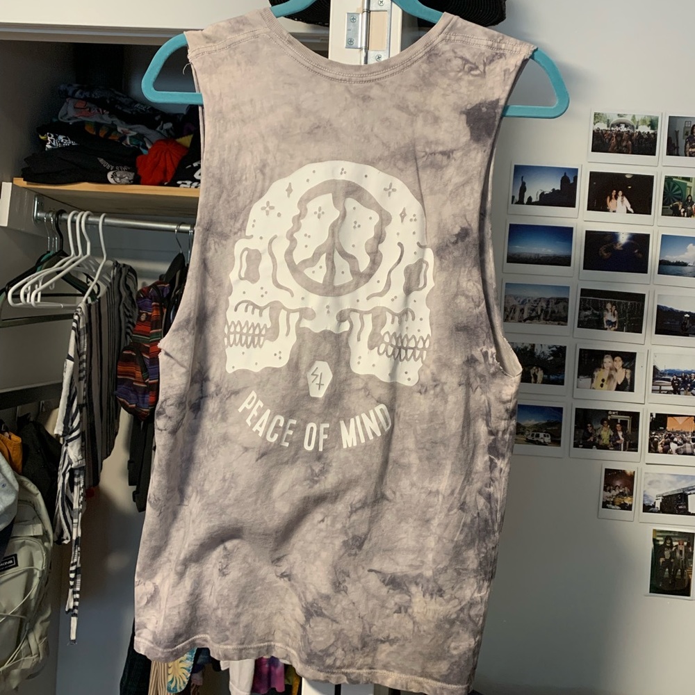 Sketchy tank peace of mind mussel tee size M